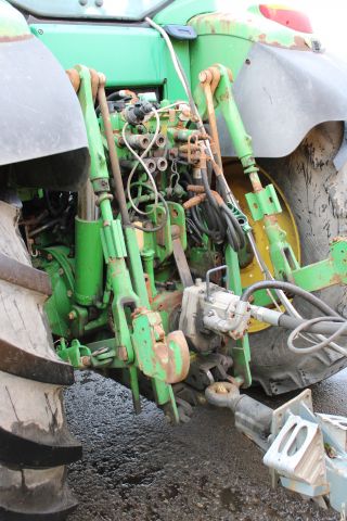 830830-14 Tractor John deere 6920S Premium Year: 2005 + Sweeper Broddway Wasa 300