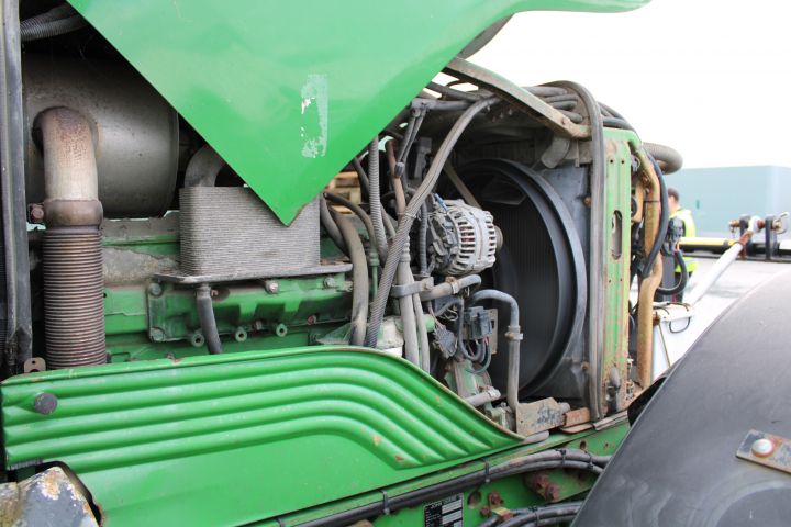 830830-22 Tractor John deere 6920S Premium Year: 2005 + Sweeper Broddway Wasa 300