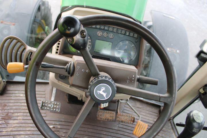 830830-26 Tractor John deere 6920S Premium Year: 2005 + Sweeper Broddway Wasa 300