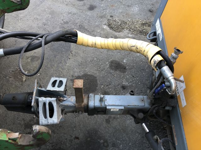 830830-33 Tractor John deere 6920S Premium Year: 2005 + Sweeper Broddway Wasa 300