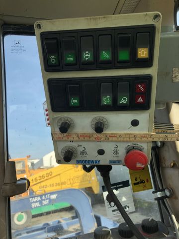 830830-34 Tractor John deere 6920S Premium Year: 2005 + Sweeper Broddway Wasa 300