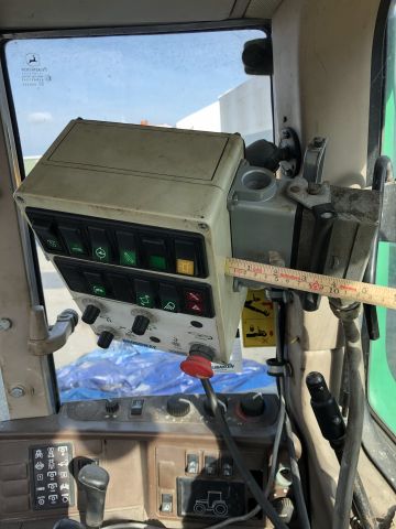 830830-35 Tractor John deere 6920S Premium Year: 2005 + Sweeper Broddway Wasa 300