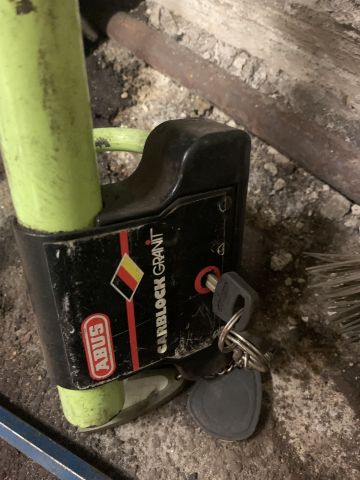 838806-2 Bicycle holder, small crowbar and steering wheel lock