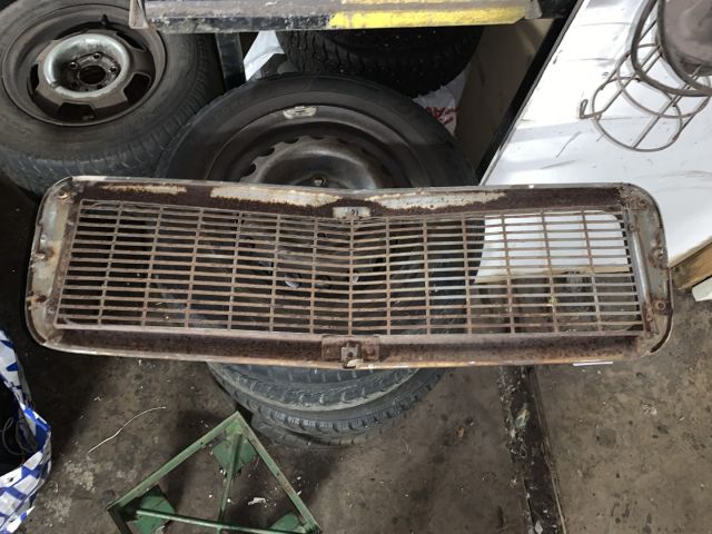 838832-3 Front grill Volvo PV