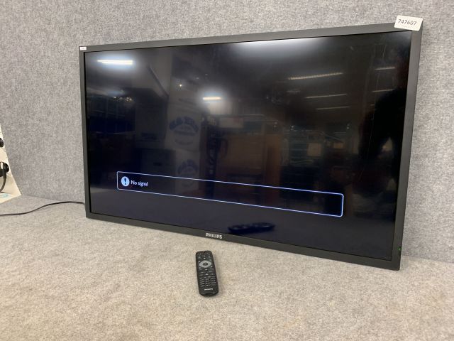 747607-10 TV Philips 42 "BDL4220QL