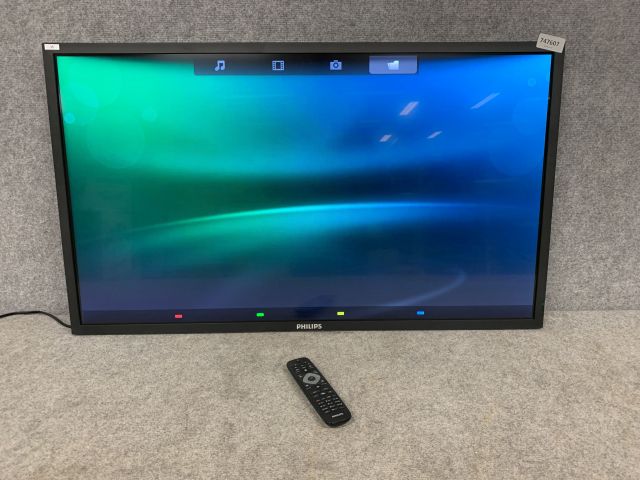 747607-1 TV Philips 42 "BDL4220QL