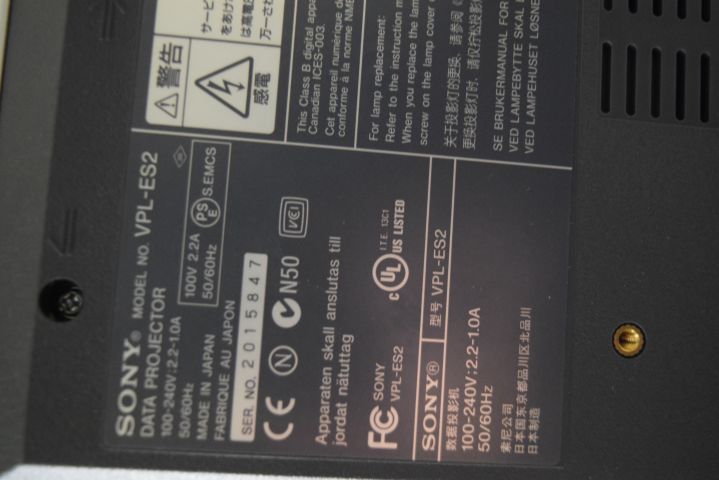 683089-3 Sony VPL ES2 projector