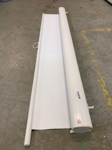 747638-2 Projector screen Abstracta 135 cm