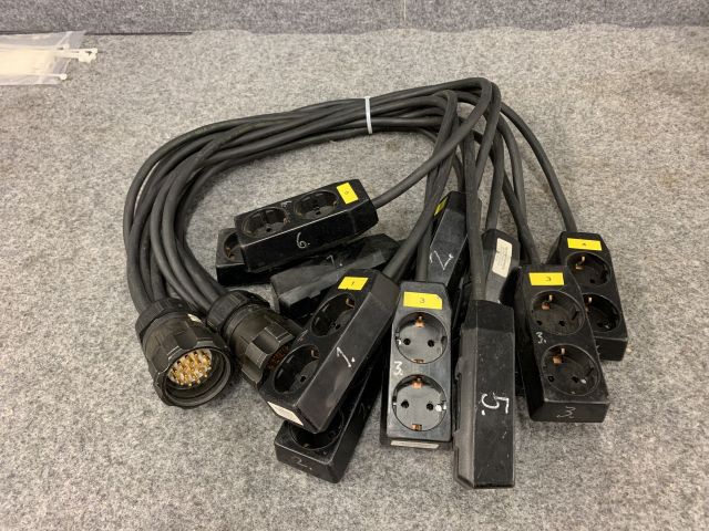 2 pcs Socapex Split 1 pcs soca male to 6 pcs 230V female - PS Auction ...
