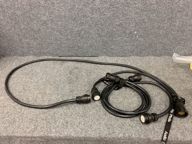 843433-1 2 pcs Socapex Y-Split 1 pcs soca female to 2 pcs male which of 1 pcs is inverted 6-1