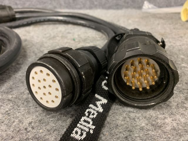 843433-2 2 pcs Socapex Y-Split 1 pcs soca female to 2 pcs male which of 1 pcs is inverted 6-1