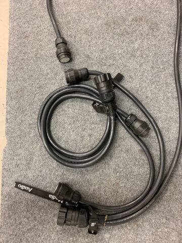 843433-3 2 pcs Socapex Y-Split 1 pcs soca female to 2 pcs male which of 1 pcs is inverted 6-1