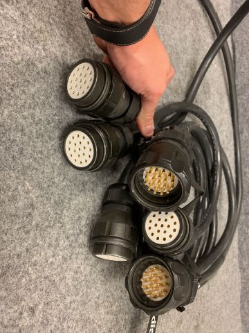 843433-4 2 pcs Socapex Y-Split 1 pcs soca female to 2 pcs male which of 1 pcs is inverted 6-1