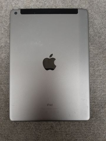 746469-5 iPad 5th gen, 32GB