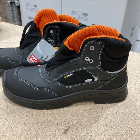 842375-2 Protective boot Monitor Pace Outdry S3 ESD p.41