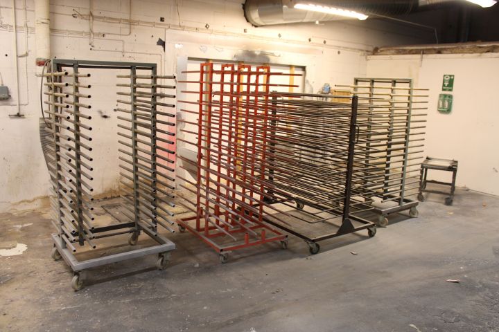 812007-1 4 Painter stands / drying trolley