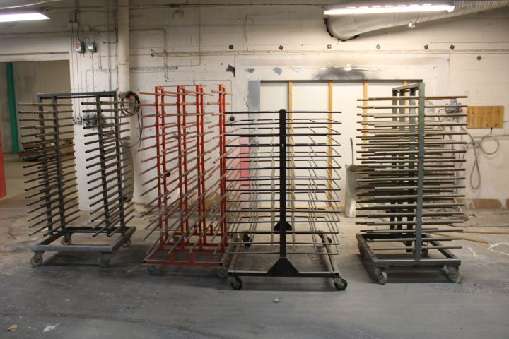 812007-2 4 Painter stands / drying trolley