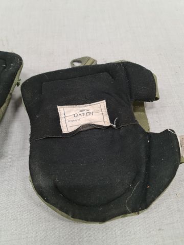 840922-3 Arméns knäskydd + kartväska