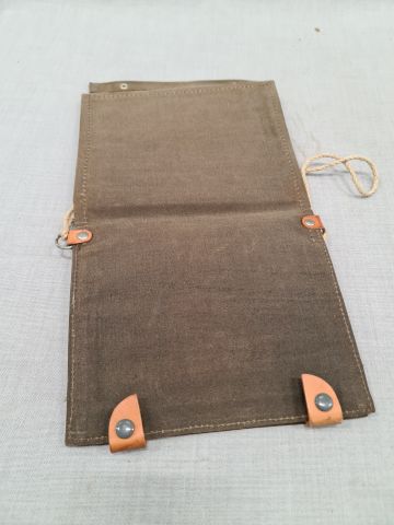 840922-5 Arméns knäskydd + kartväska