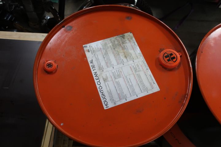 832982-3 2 barrels Houghton-Clean 130 AL, metal wash, up to about 400L
