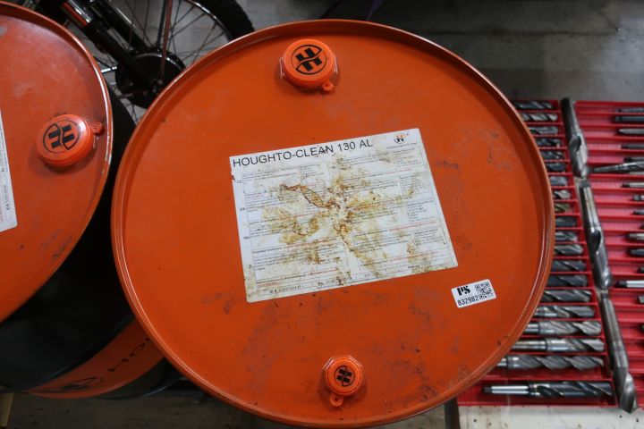 832982-4 2 barrels Houghton-Clean 130 AL, metal wash, up to about 400L