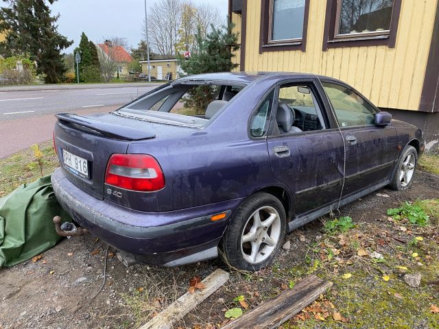 844041-1 Volvo S40, 1996, 138 hp, Renovation object