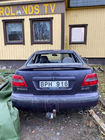 844041-2 Volvo S40, 1996, 138 hp, Renovation object