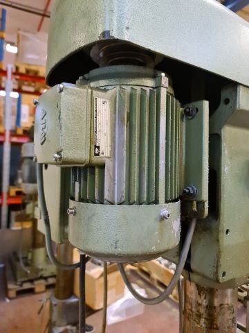 837326-15 IXION Column drilling machine with thread BS 23 GL