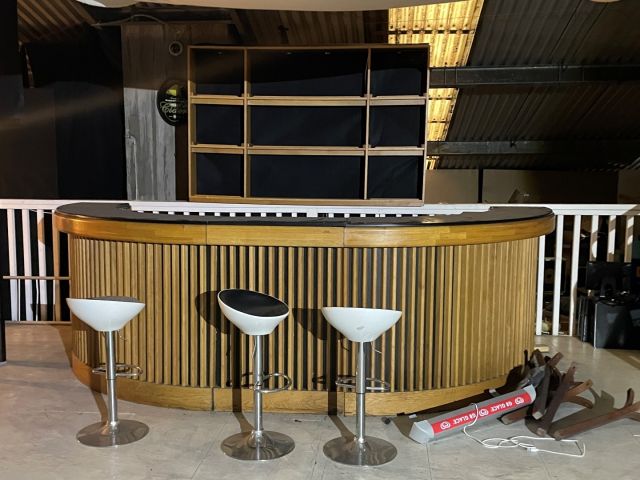 838848-1 Wooden bar counter, 3 chairs, back shelf