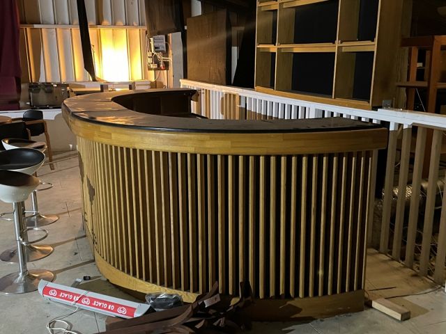 838848-3 Wooden bar counter, 3 chairs, back shelf