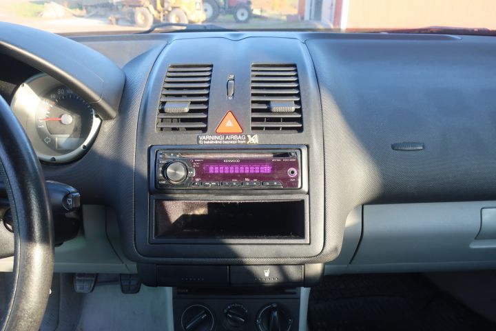 719739-17 Volkswagen Polo 5-door 1.4 Manual, 75hp, 2001 [renovation object]