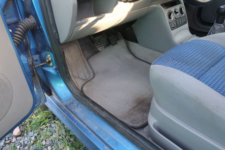 719739-25 Volkswagen Polo 5-door 1.4 Manual, 75hp, 2001 [renovation object]
