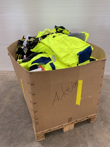 844251-1 Lot with work clothes and gloves etc Fristads, Acode, L.brador