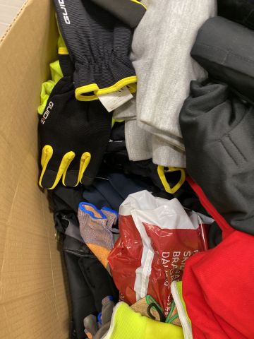 844251-4 Lot with work clothes and gloves etc Fristads, Acode, L.brador