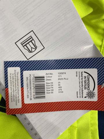 844251-9 Lot with work clothes and gloves etc Fristads, Acode, L.brador