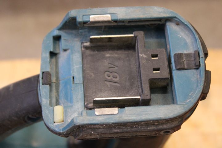 794578-7 Hammer drill - Makita, BHR202 and corner grinder - Dreieck Schleifer