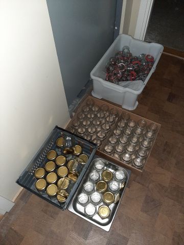 745926-3 Collection of serving trays, wine glasses, glass jars etc.
