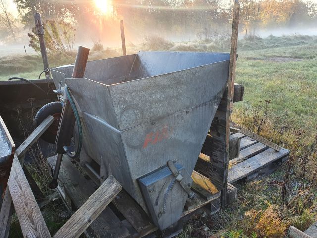 830831-6 KUBOTA B8200 HST D 4WD -1990