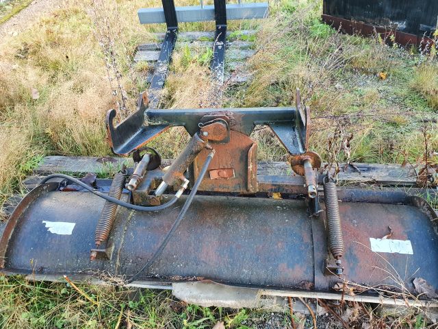 830831-7 KUBOTA B8200 HST D 4WD -1990