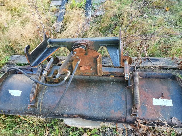 830831-8 KUBOTA B8200 HST D 4WD -1990