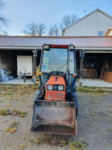 830831-2 KUBOTA B8200 HST D 4WD -1990