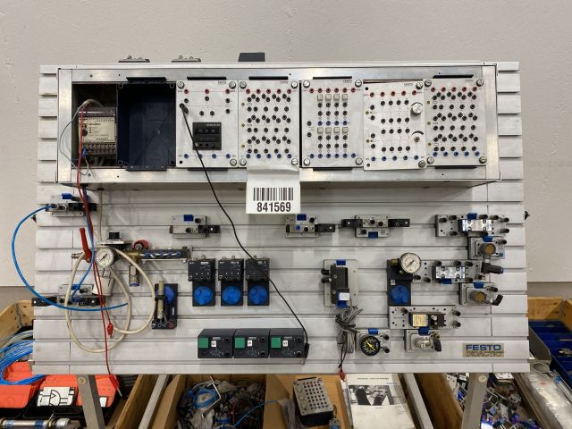 841569-2 Festo Training station in pneumatics