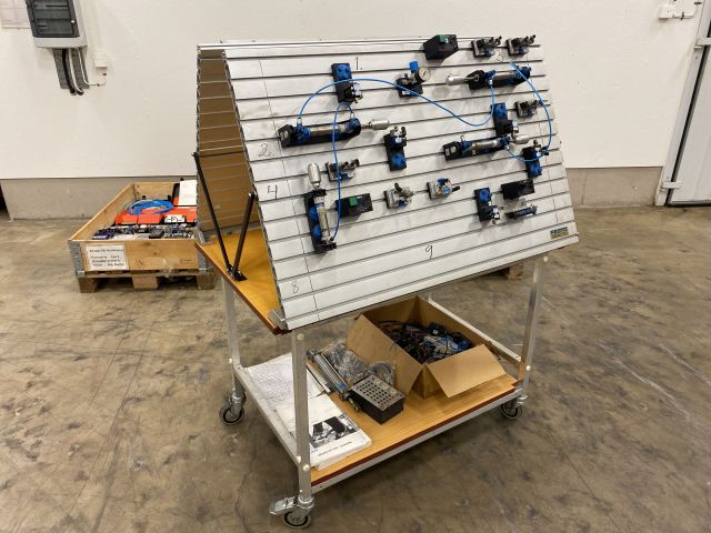 841569-4 Festo Training station in pneumatics