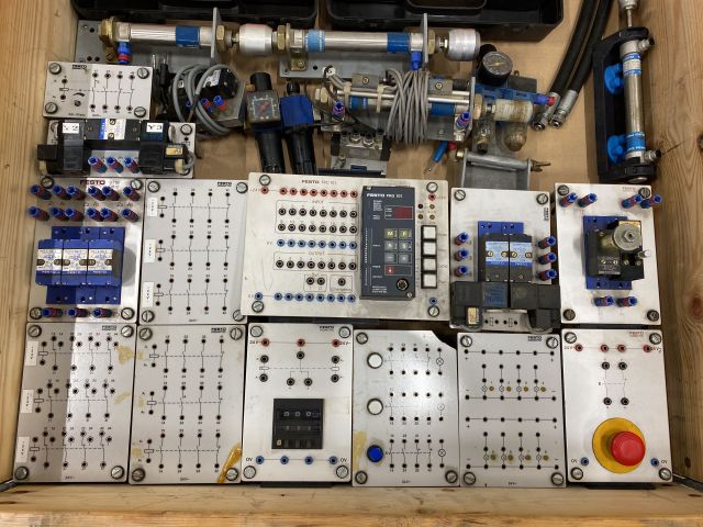 841569-7 Festo Training station in pneumatics