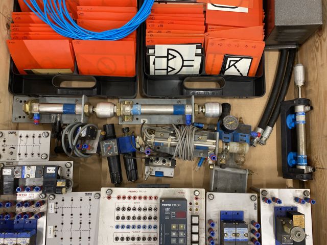 841569-8 Festo Training station in pneumatics