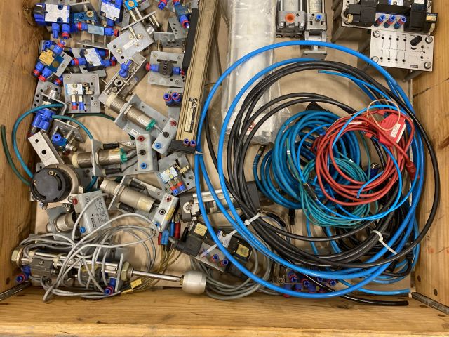 841569-11 Festo Training station in pneumatics