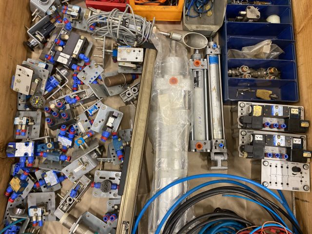 841569-12 Festo Training station in pneumatics