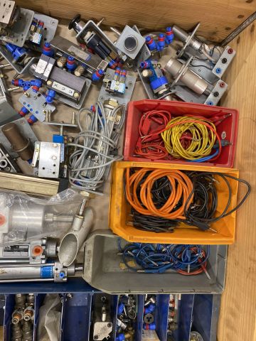 841569-14 Festo Training station in pneumatics