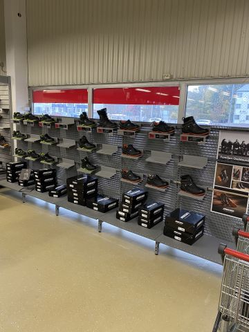 829719-6 Shop fittings shoe department