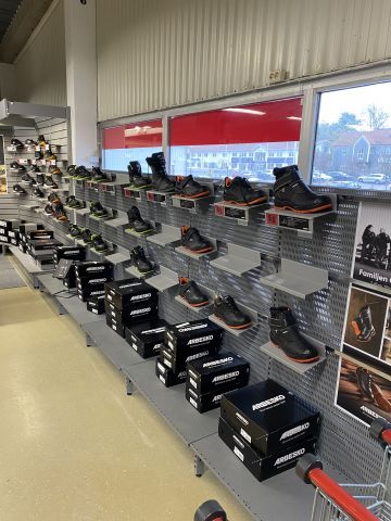 829719-7 Shop fittings shoe department